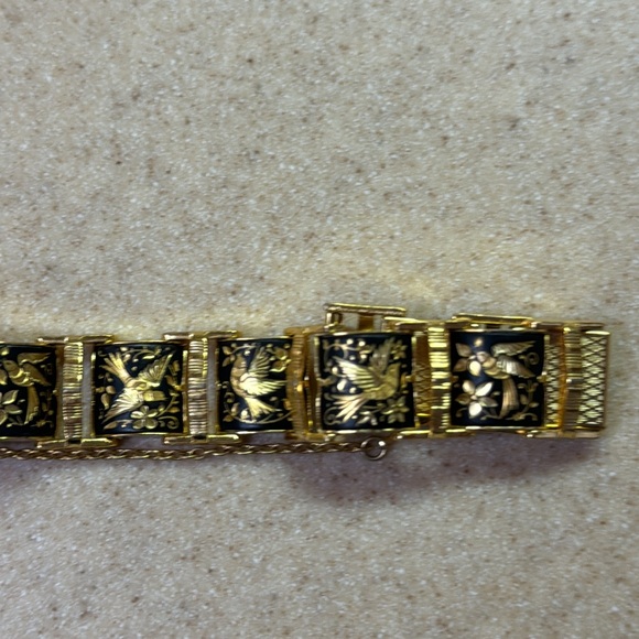 Bird bracelet. Gold tone with black and golden colored birds. - Picture 5 of 8